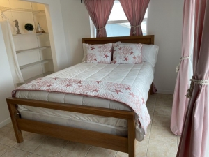 2nd Bedroom w/ queen bed